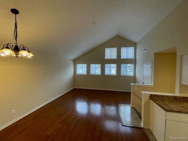 Foto del edificio - 27971 Rollcrest Rd