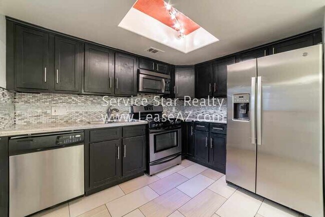 Building Photo - 5106 N 17th Ave