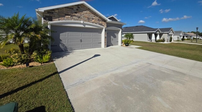 Building Photo - GORGEOUS 4-Bedroom, 3-Bathroom Pool Home, ...