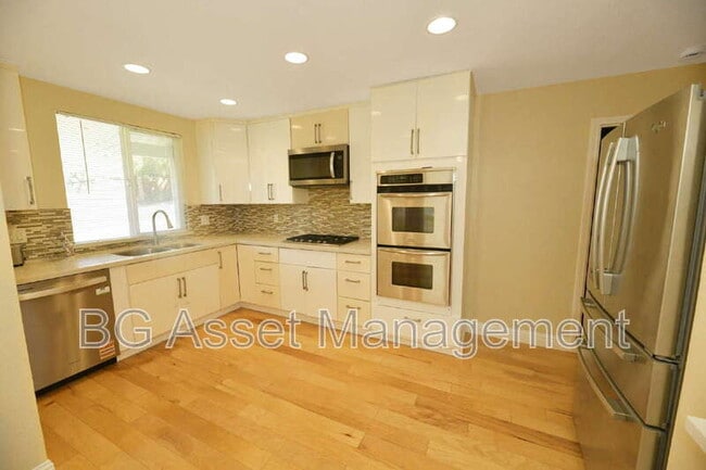 Building Photo - 3830 Twin Oaks Way