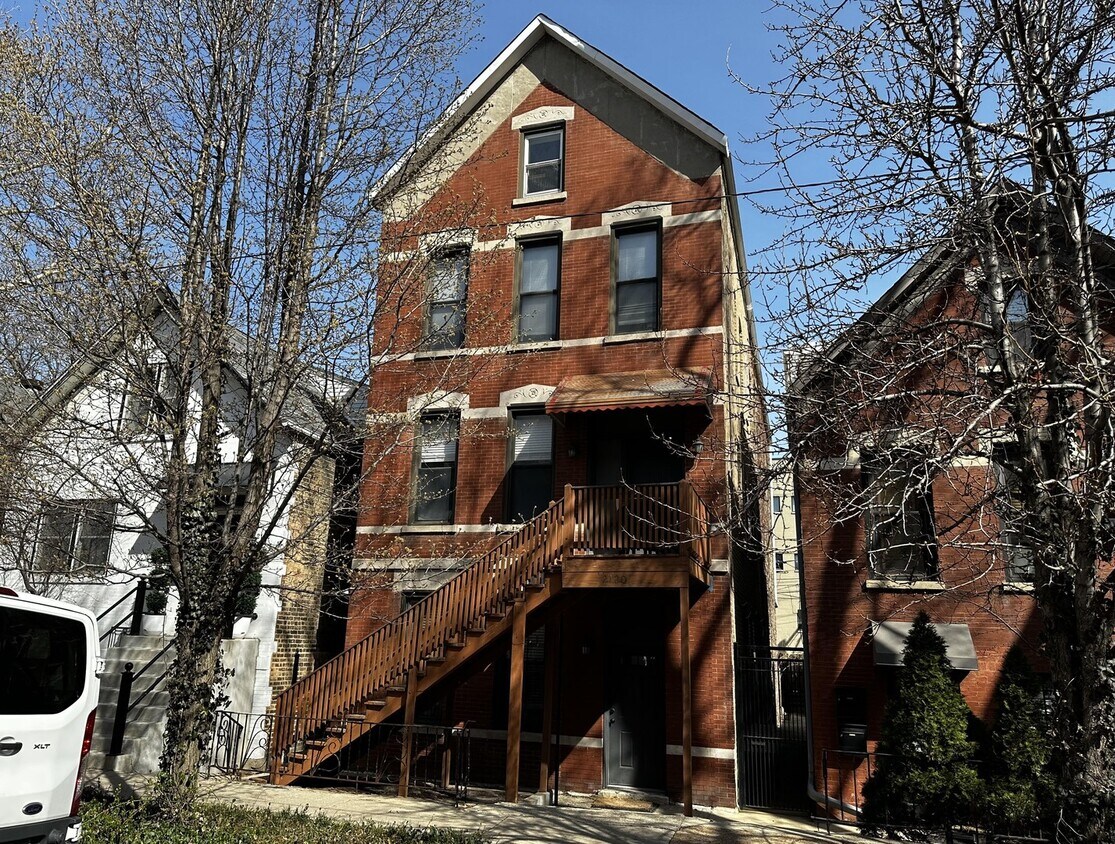 Primary Photo - 2120 W Lyndale St