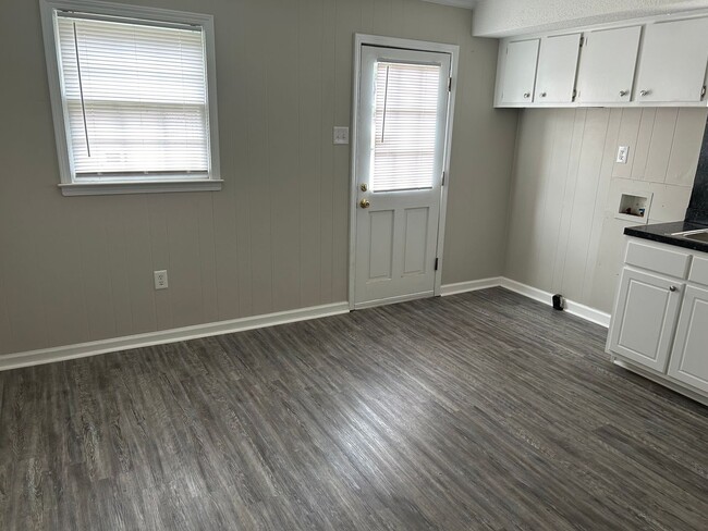 Foto del edificio - Newly renovated 412 Kingston Ave. Move in ...