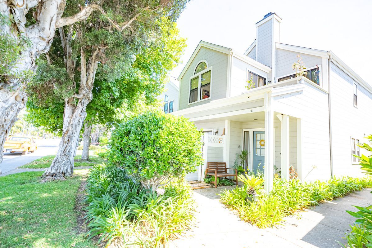 Primary Photo - 4527 Carpinteria Ave