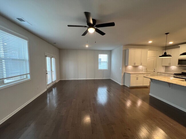 Building Photo - *1/2 Off First Month's Rent!* Gorgeous 4 B...