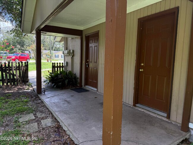 Foto del edificio - 808 Meadowbrook Dr