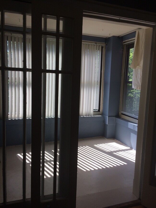 Sun Porch - 4501 N Beacon St