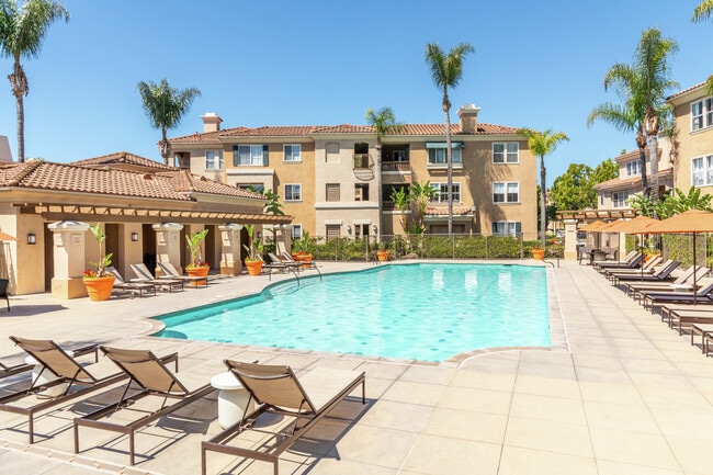 Foto del edificio - Santa Clara Apartment Homes