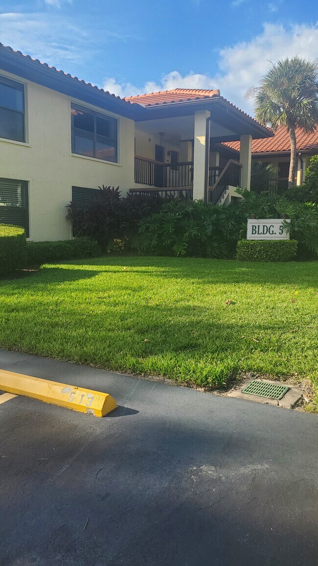 Foto del edificio - 502 Hammock Pine Blvd