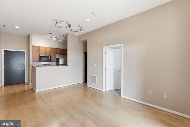 Building Photo - 309 Holland Ln