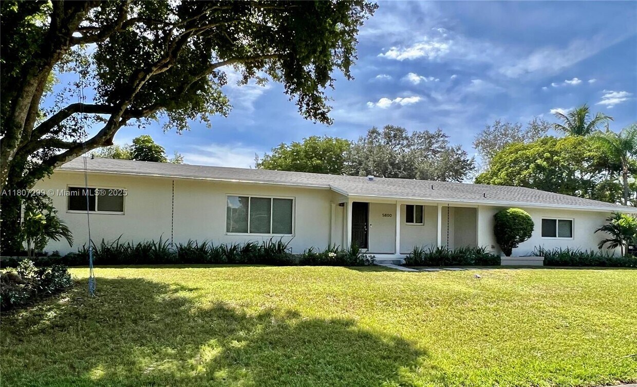 Foto principal - 5800 SW 100th St
