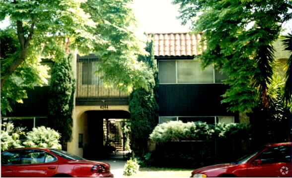 Foto del edificio - 4244 E 5th St