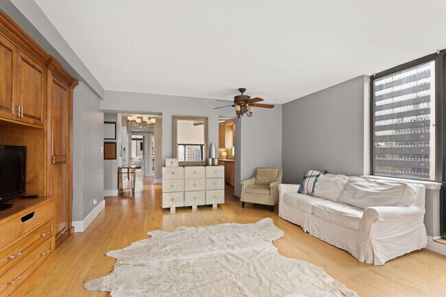 Foto del edificio - 301-303 E 49th St