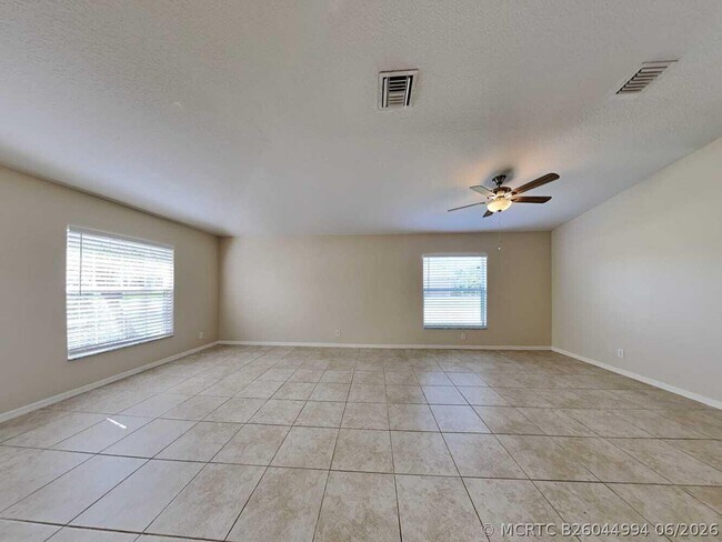 Foto del edificio - 1389 SW Prairie Cir