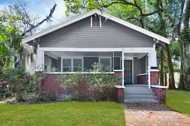 Building Photo - 326 Basswood St