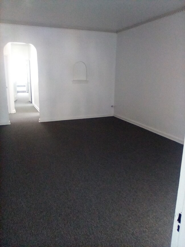 Building Photo - 626 Remsen Ave