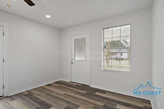 Foto del edificio - 340 Hiller Dr