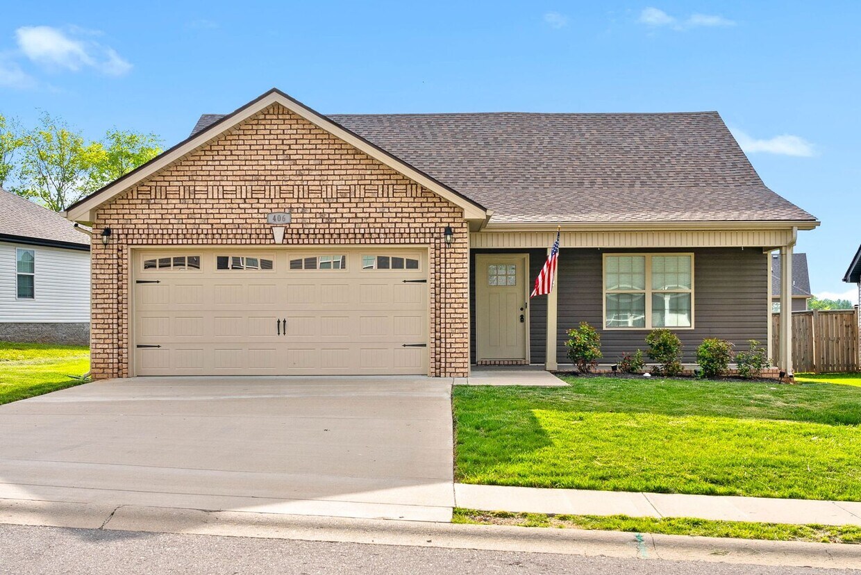 Foto principal - Pet Friendly Three Bedroom!