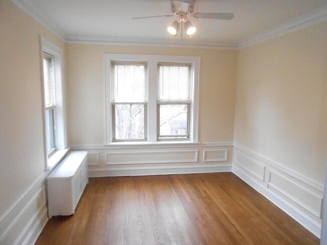 Building Photo - 914 Crain St