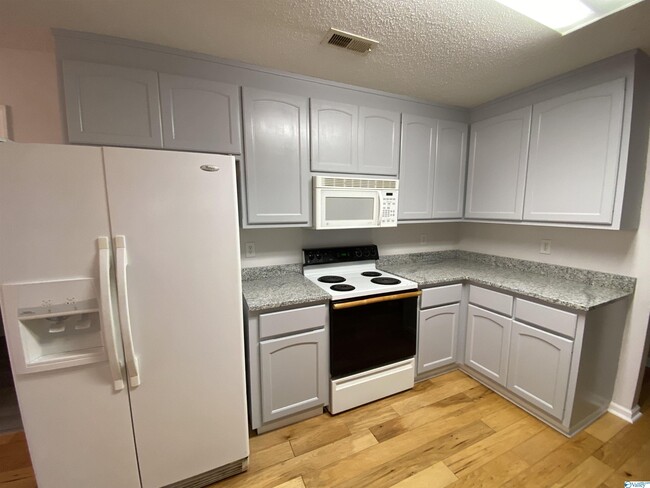 Building Photo - 2414 Quail Ridge Ln SW