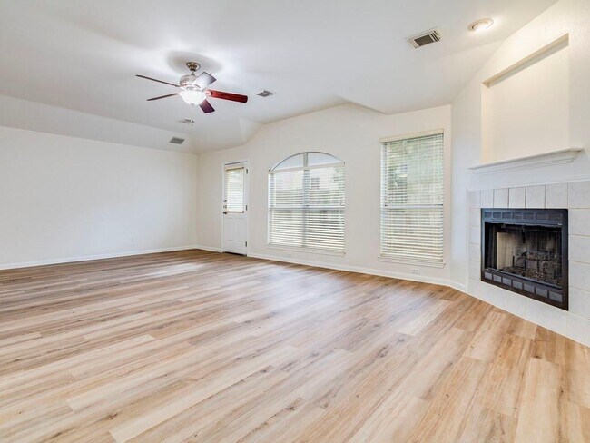 Foto del edificio - 12525 Wethersby Way