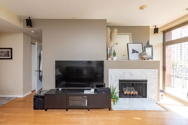 Photo - 400 N Clinton St Apartment