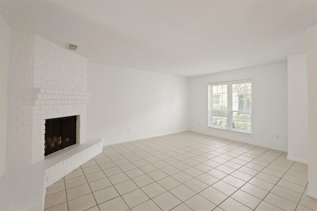 Foto del edificio - 14553 Misty Meadow Ln