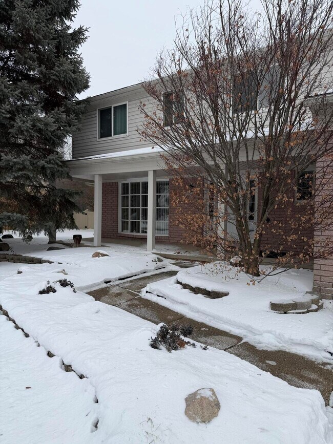 Foto del edificio - 3550 Kings Point Dr