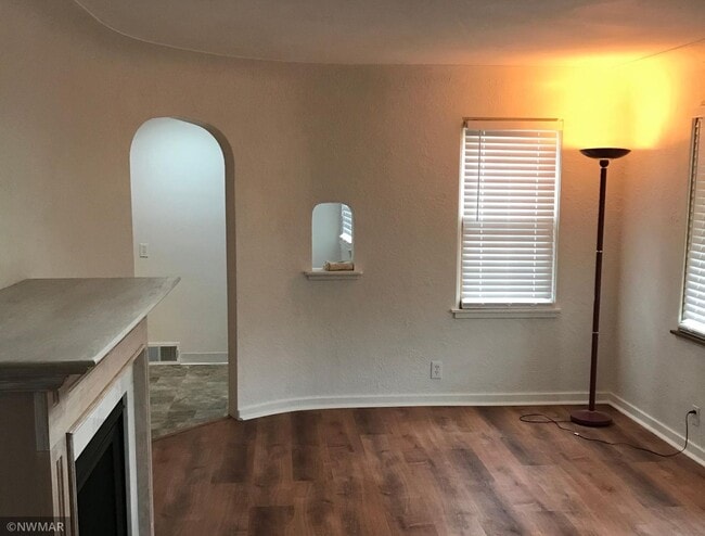 Building Photo - 2 Bedroom Home