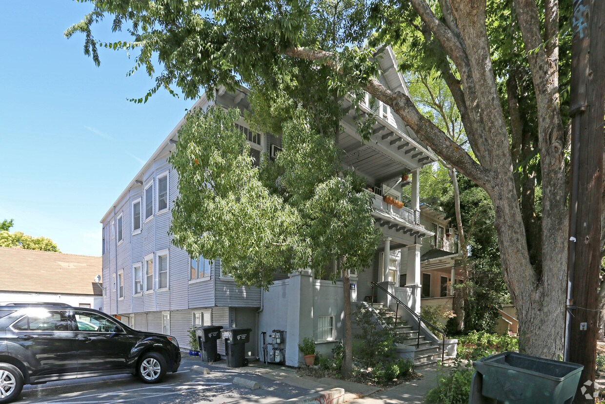 Building Photo - 1420 22nd St