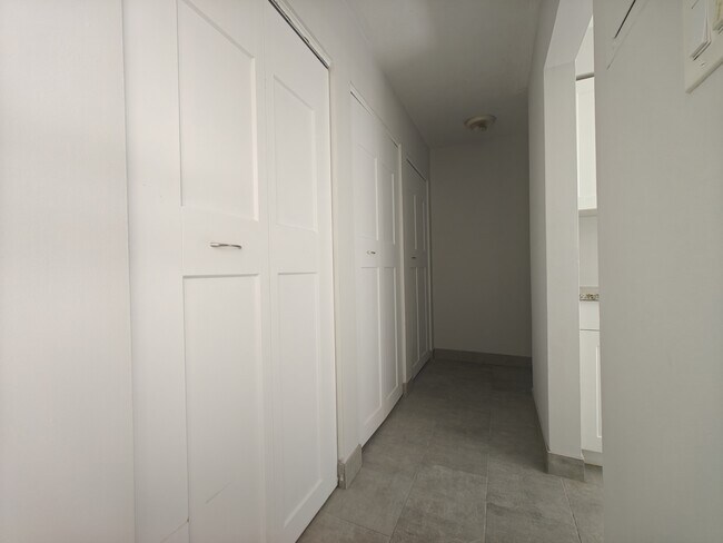 Photo du bâtiment - 602 Silverbirch Rd