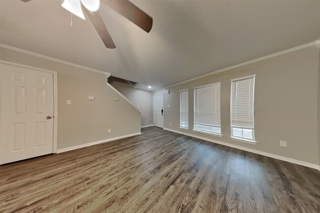 Foto del edificio - 407 Douglas Fir Dr