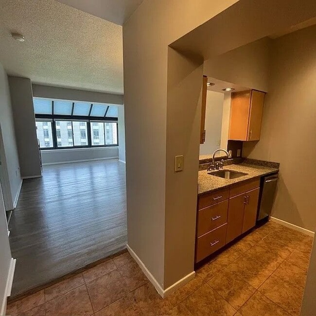 Building Photo - Wonderful 1 BR/1BA unit in the Observatory...