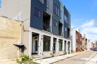 Building Photo - 2102 N Percy St