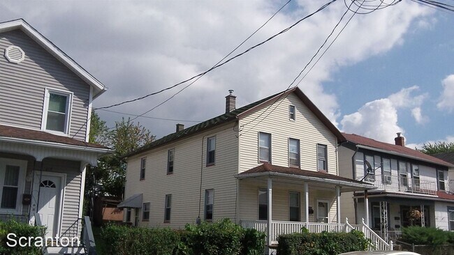 Building Photo - 3 br, 1.5 bath House - 421 Willow St