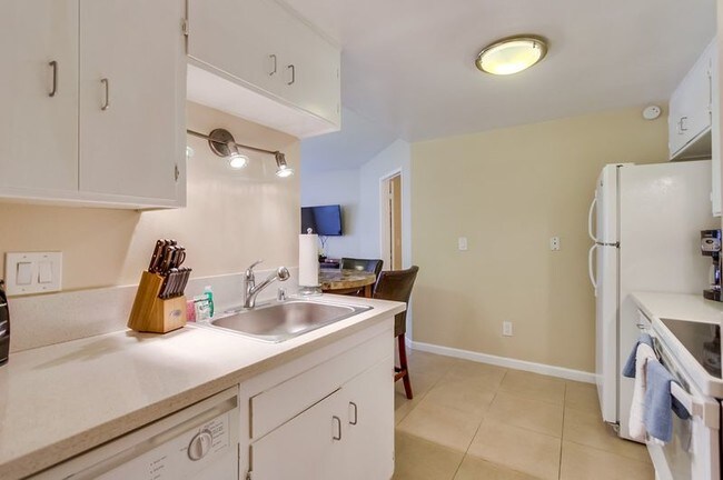 Building Photo - 3630 Bayside Ln