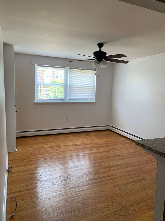 Building Photo - 366 Ripka St