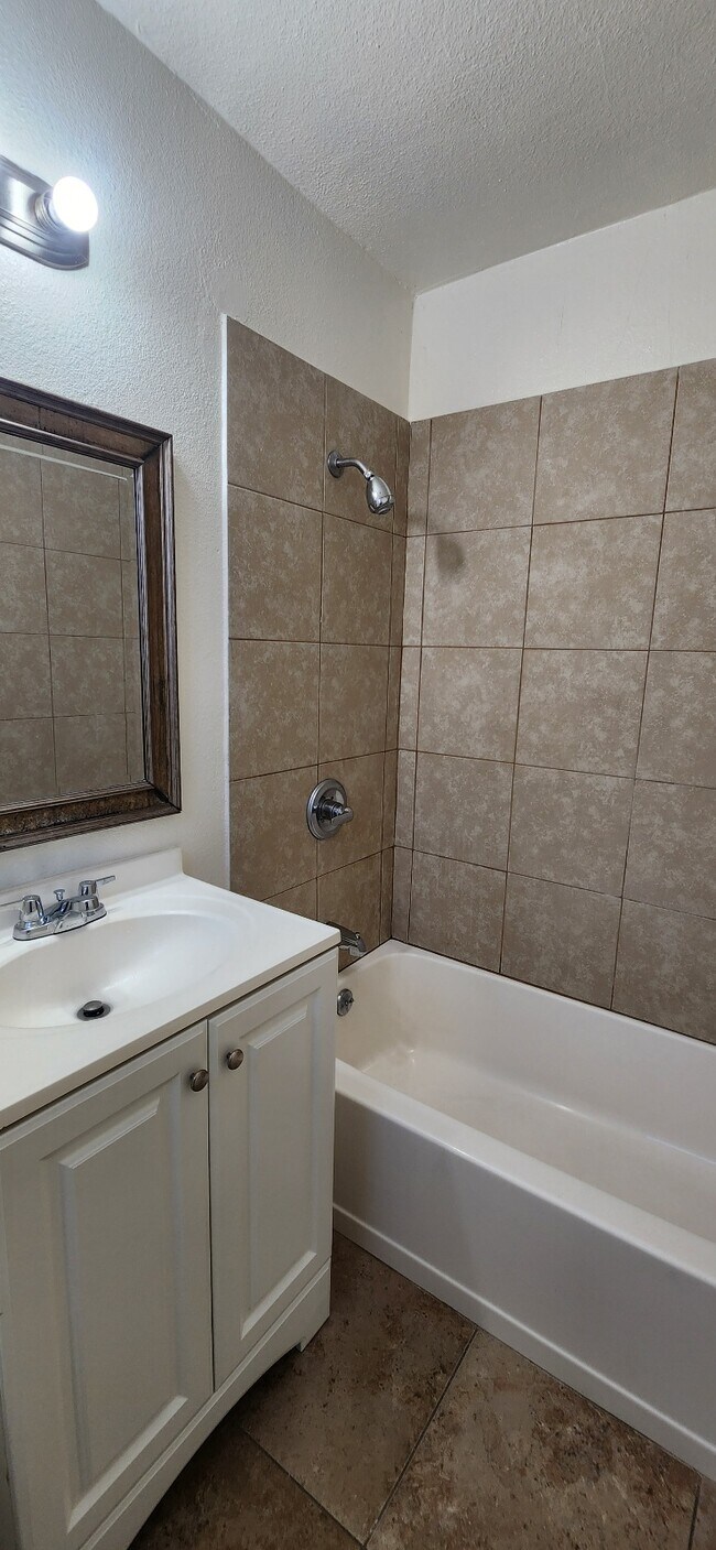 Building Photo - HST1604