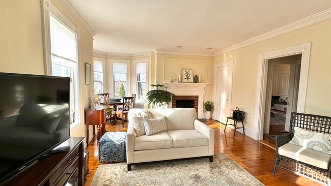 Building Photo - 36 Pond St