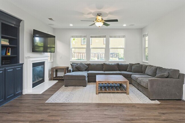 Building Photo - Beautiful 4 bedroom Home for Rent in Nice ...