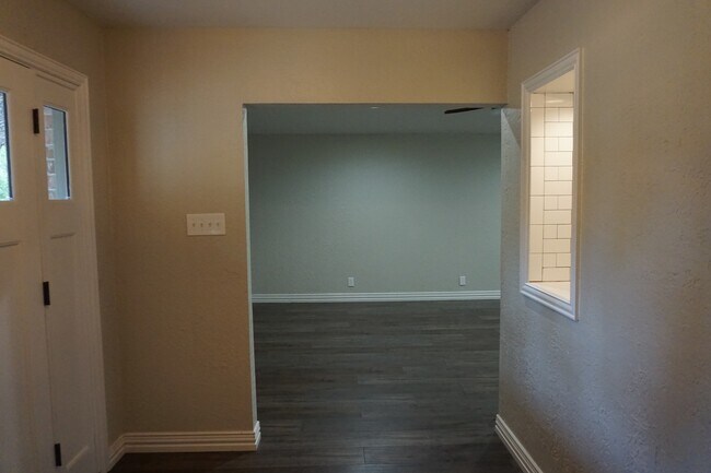 Building Photo - 2613 Bretton Rd