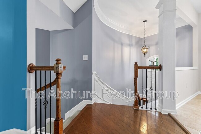 Building Photo - 8611 Macedonia Lake Dr