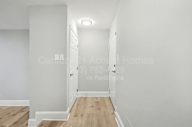 Building Photo - 1633 Parkcrest Cir