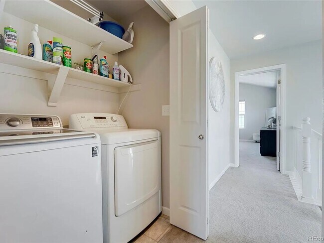 Building Photo - Charming 3BR Townhome in Aurora