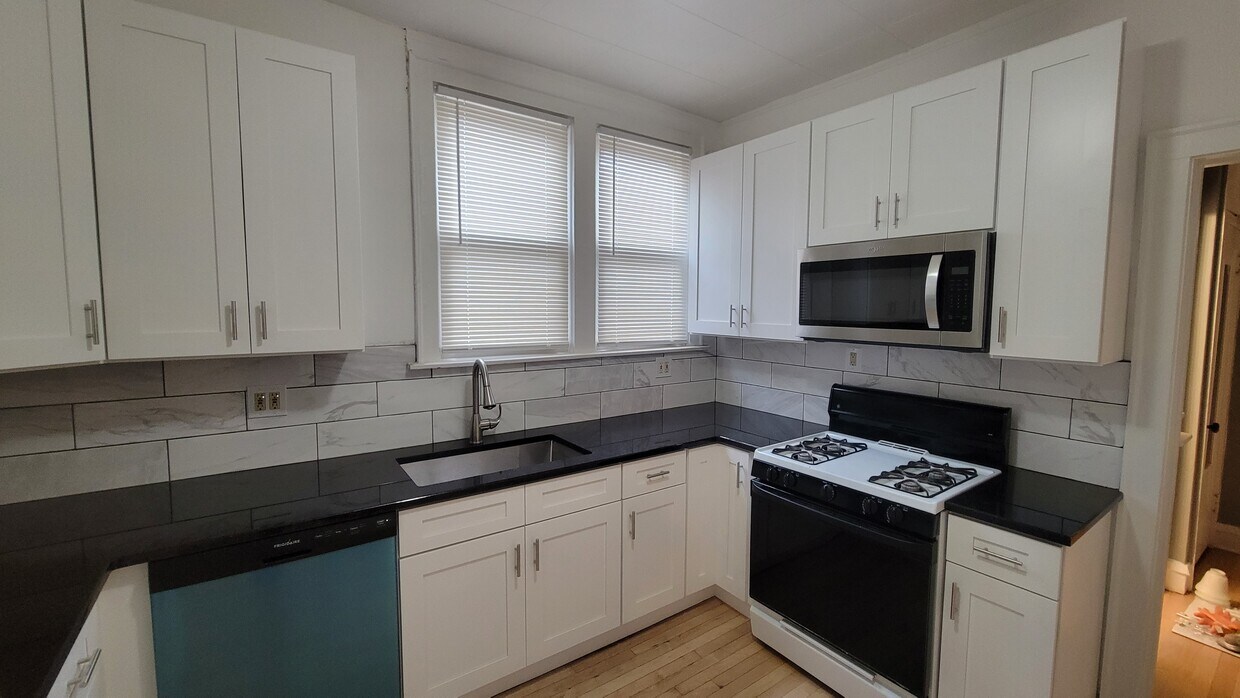 Foto principal - 5749 N Talman Ave