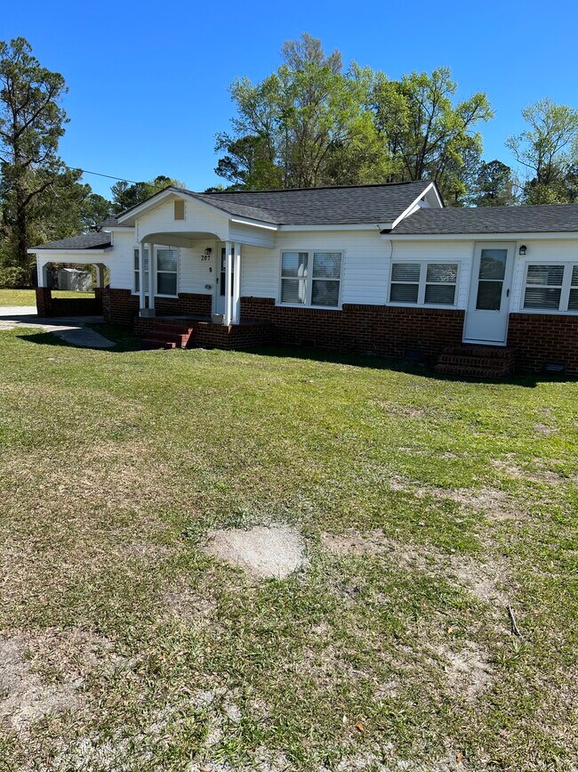 Building Photo - 207 Mt Zion St