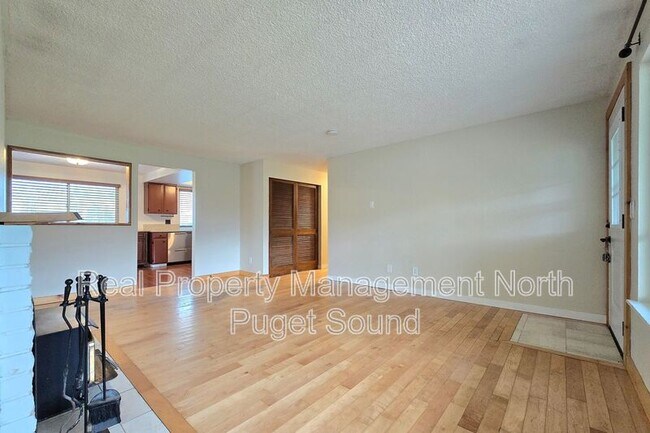Building Photo - 5704 61st Dr NE
