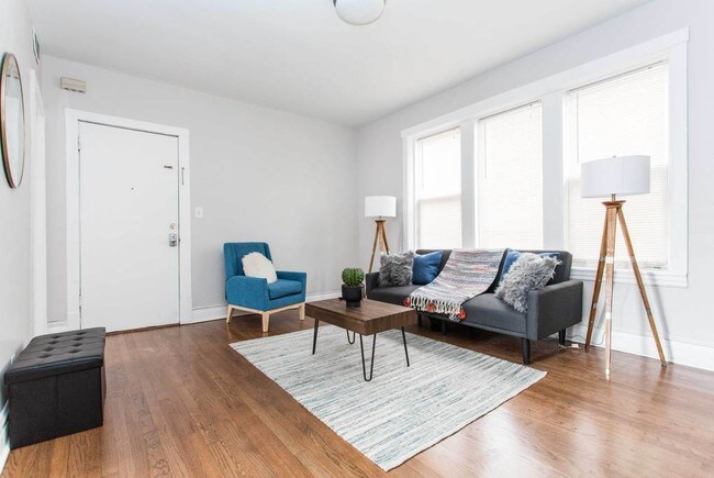 Spacious living room features natural light - 3819 w George st