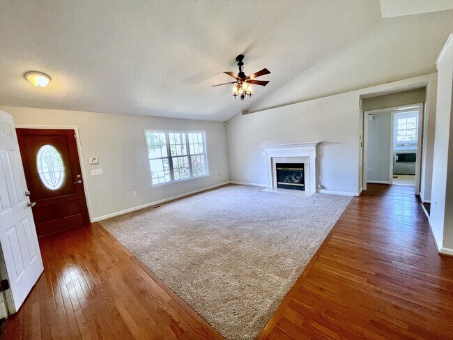 Foto del edificio - 160 Hunters Ridge