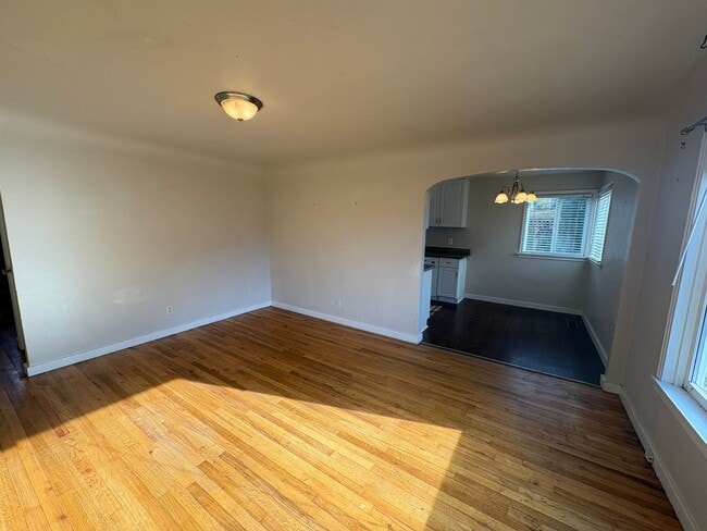 Building Photo - Peaceful Small-Town Getaway!