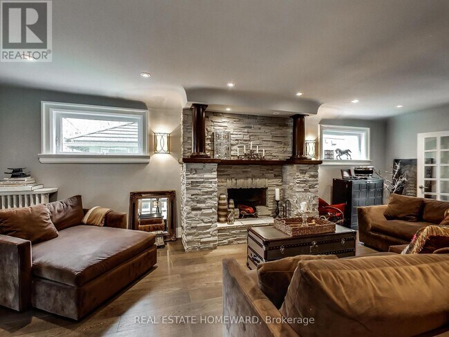 Building Photo - 15 Pine Crescent